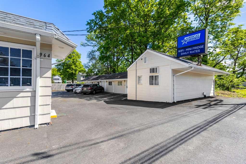 Americas Best Value Inn Avenel Woodbridge Exteriör bild